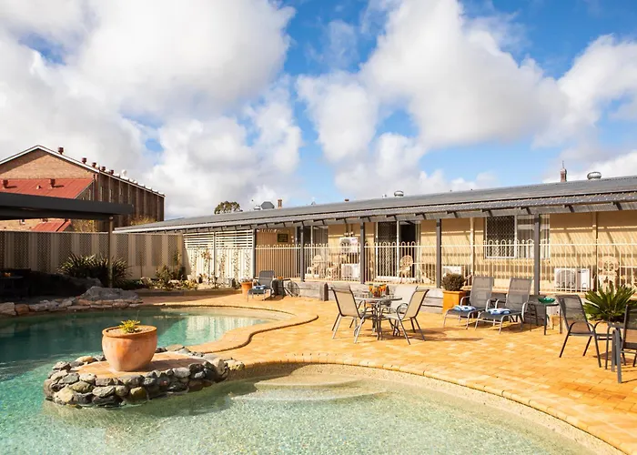 New England Motor Lodge