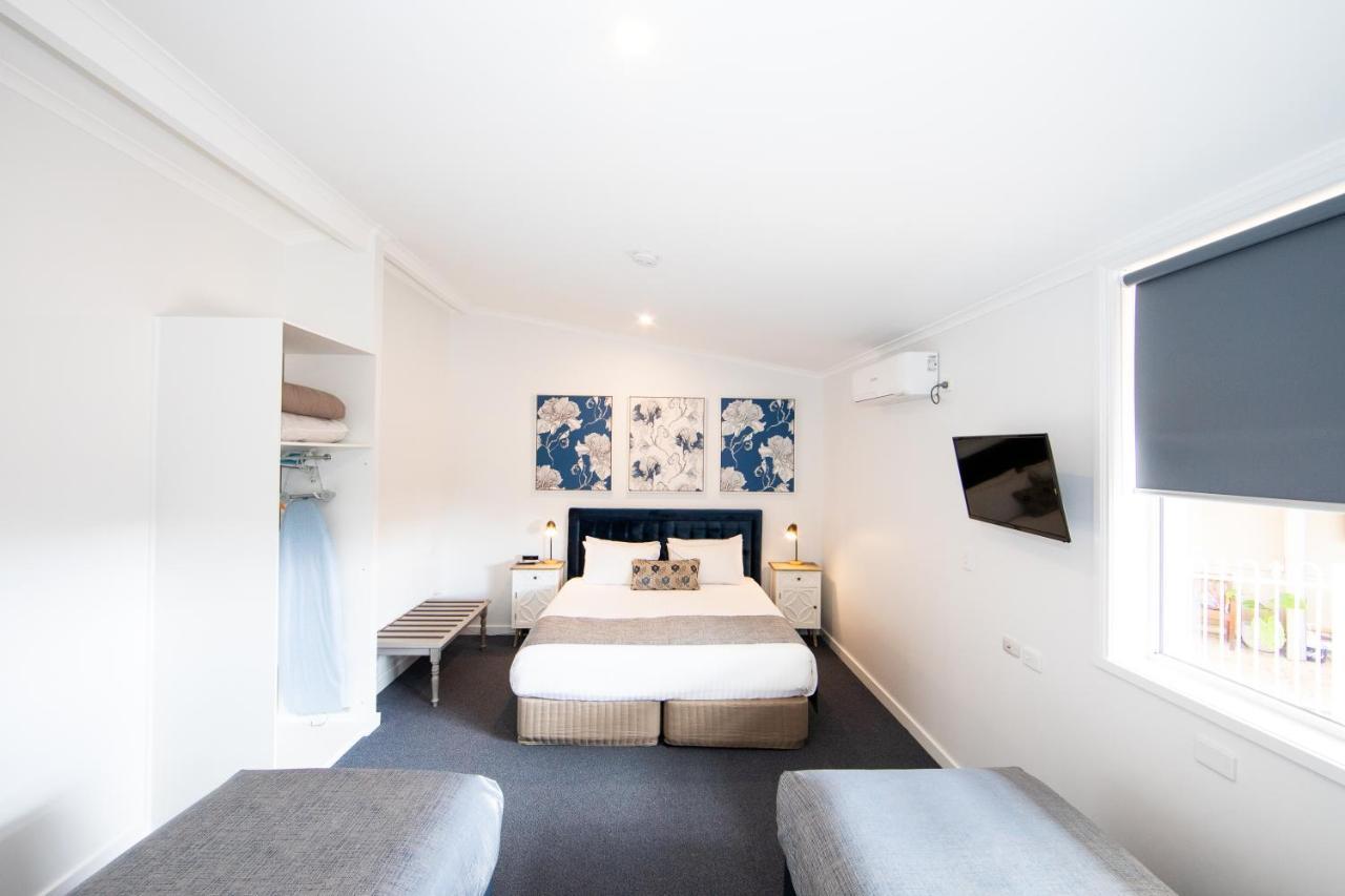 New England Motor Motel 4*