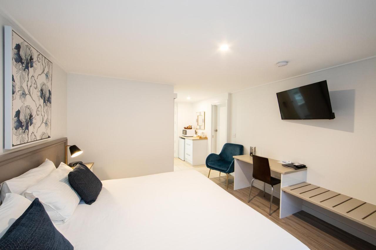 New England Motor Motel 4*