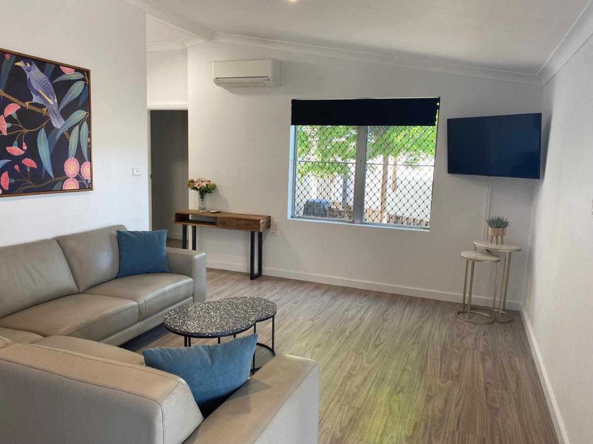 New England Motor Motel 4*